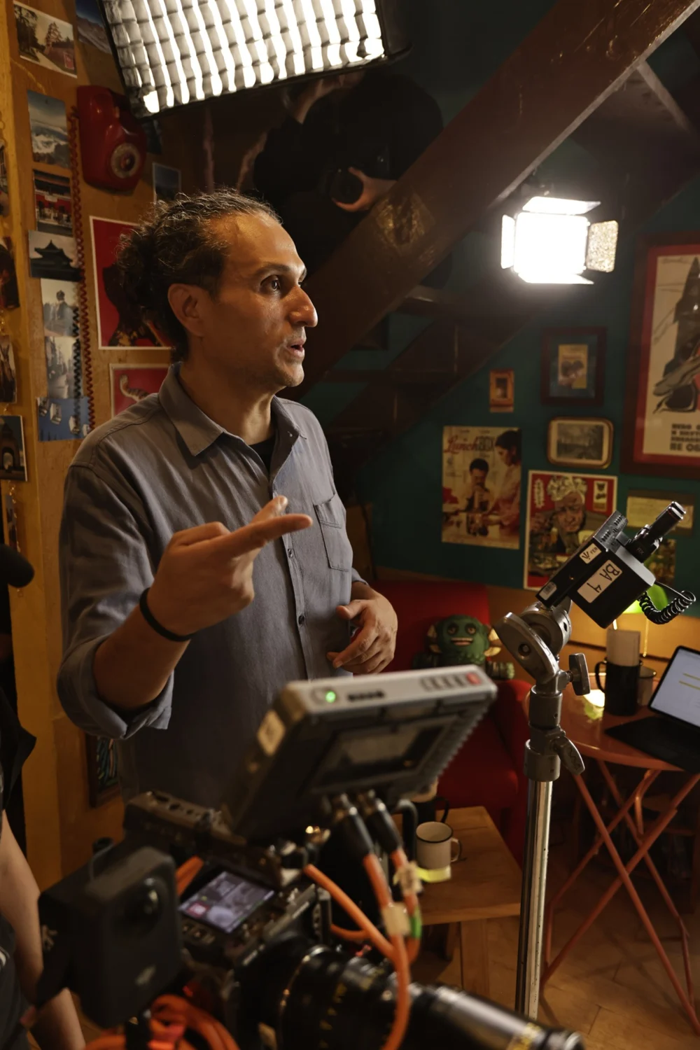 Fotografía de Enrique Cruz y su trabajo en rodaje