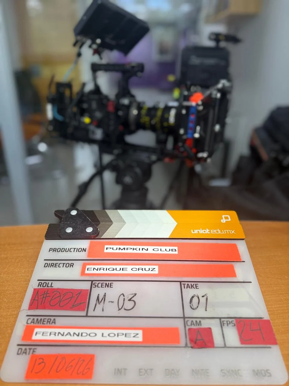 Fotografía de Enrique Cruz y su trabajo en rodaje